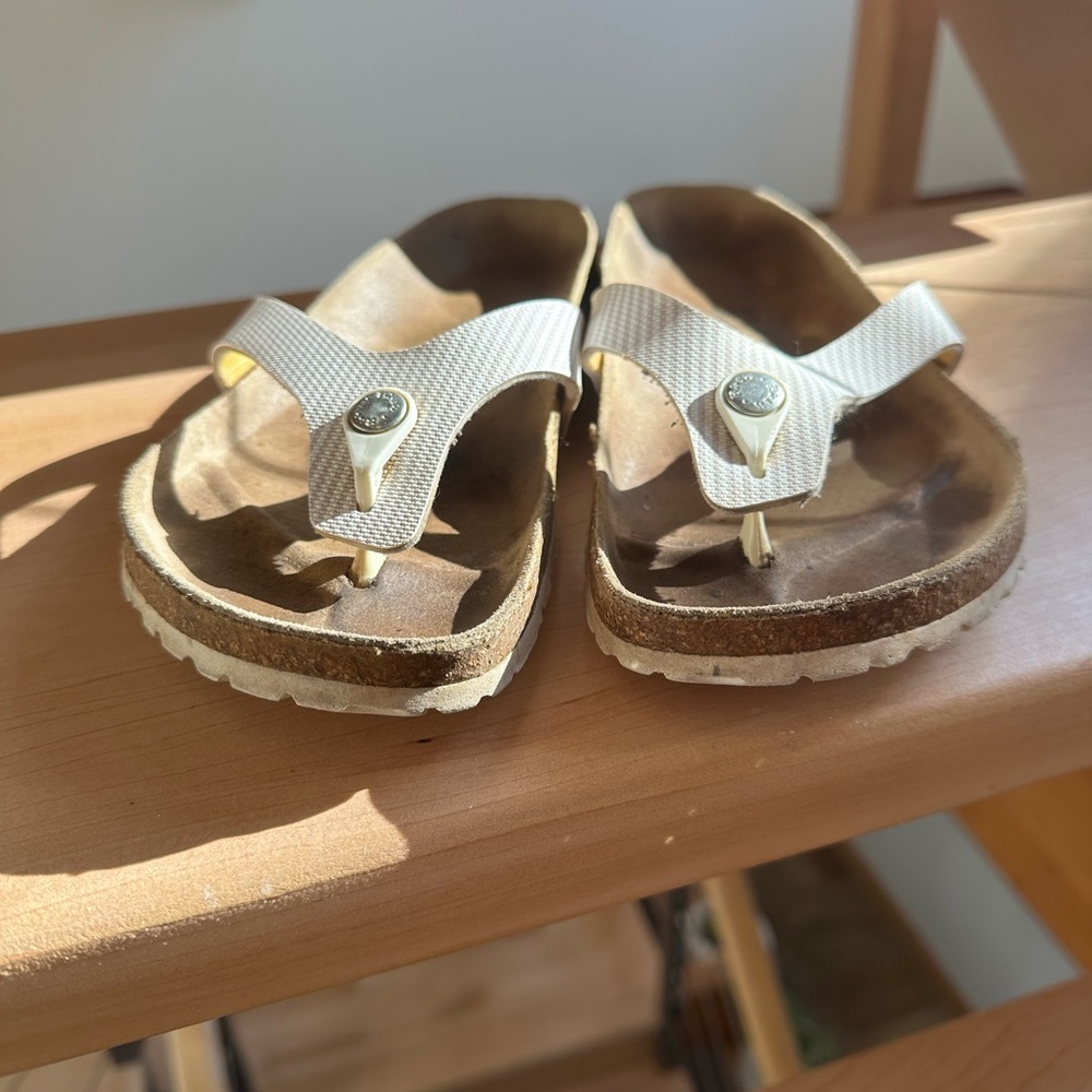 Birki’s by Birkenstock White Thong Sandals, Size 39 - Picture 3 of 5